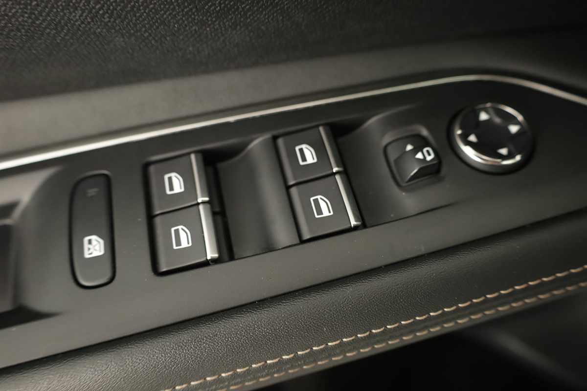 peugeot-3008-2021-hibrido-a-gasolina-1598cc