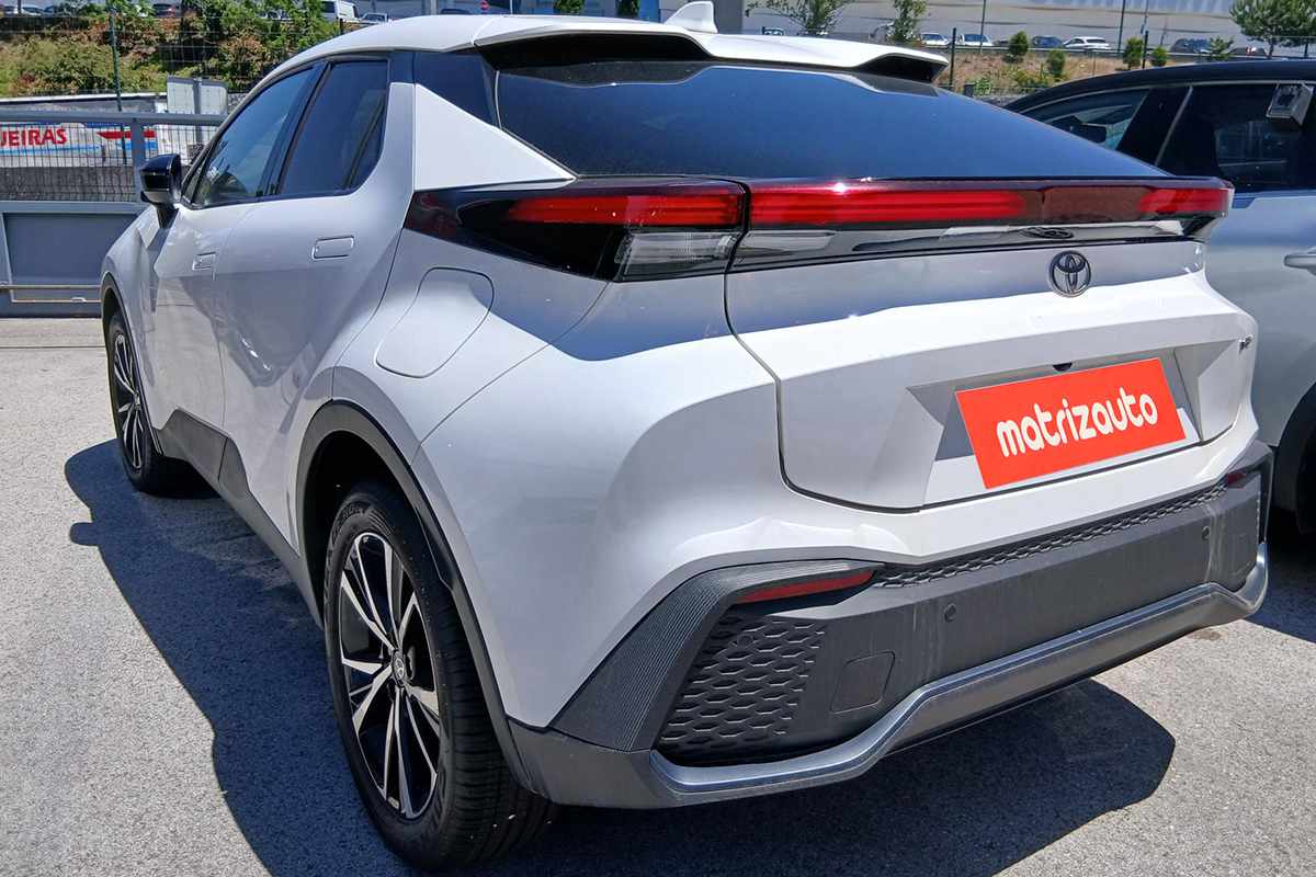 toyota-c-hr-2025-hibrido-a-gasolina-1998cc
