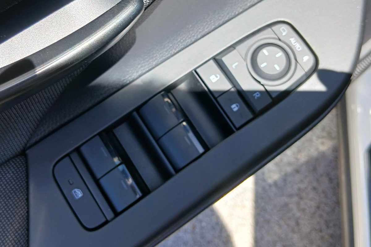 toyota-c-hr-2025-hibrido-a-gasolina-1998cc