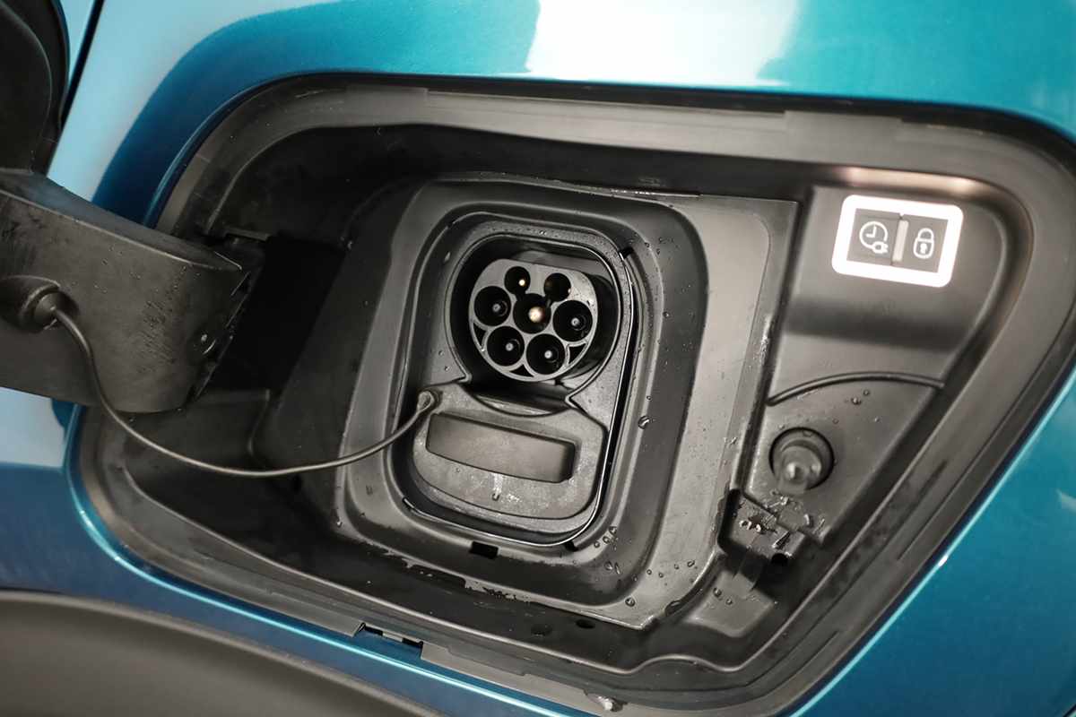 peugeot-e-2008-2025-eletrico-0cc