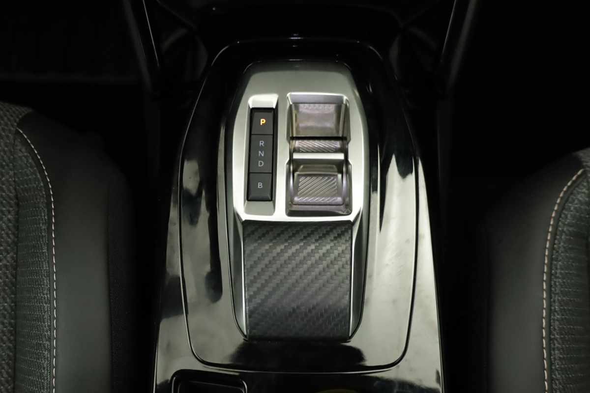peugeot-e-2008-2025-eletrico-0cc