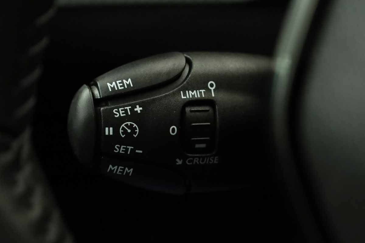 peugeot-e-2008-2025-eletrico-0cc
