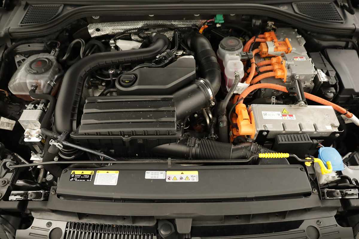 volkswagen-golf-2025-hibrido-a-gasolina-1498cc