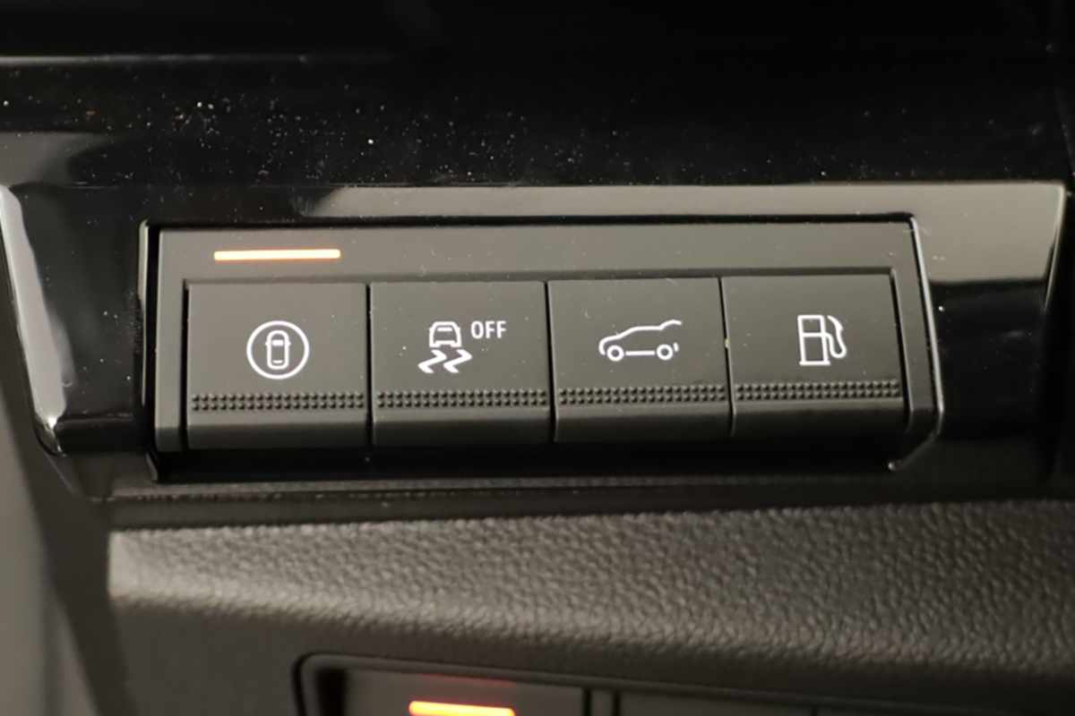renault-rafale-2025-hibrido-a-gasolina-1199cc