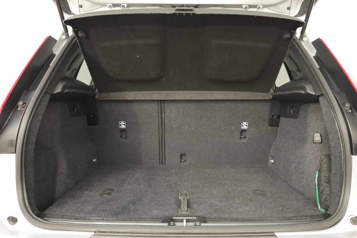 volvo-xc40-2025-gasolina-1969cc