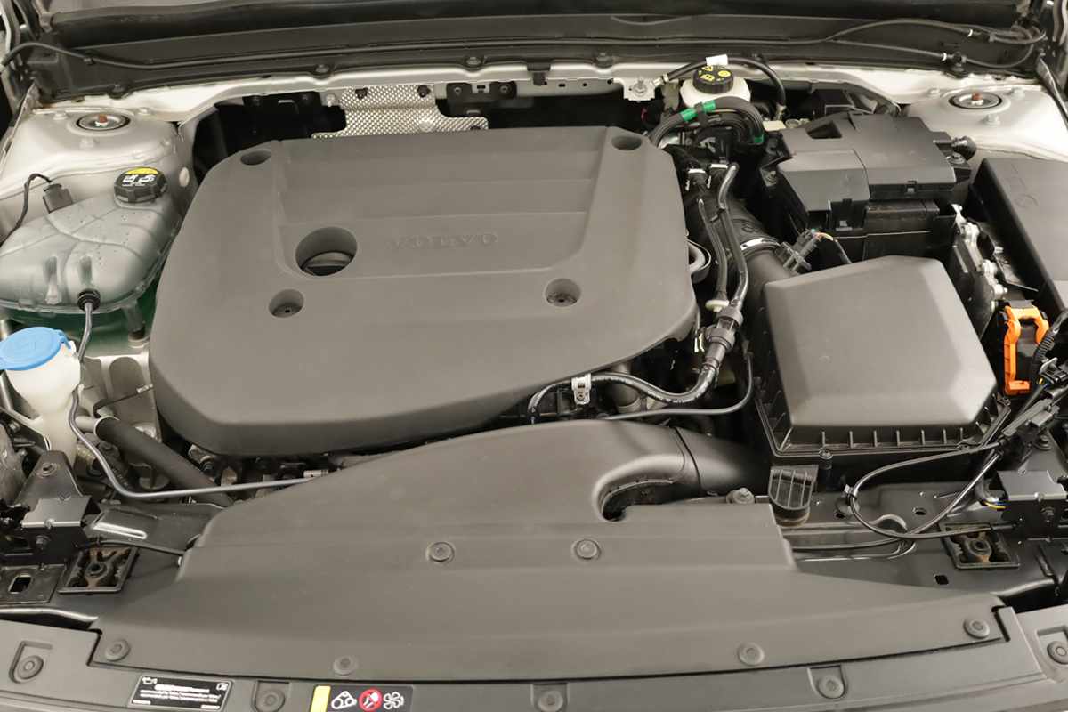 volvo-xc40-2025-gasolina-1969cc
