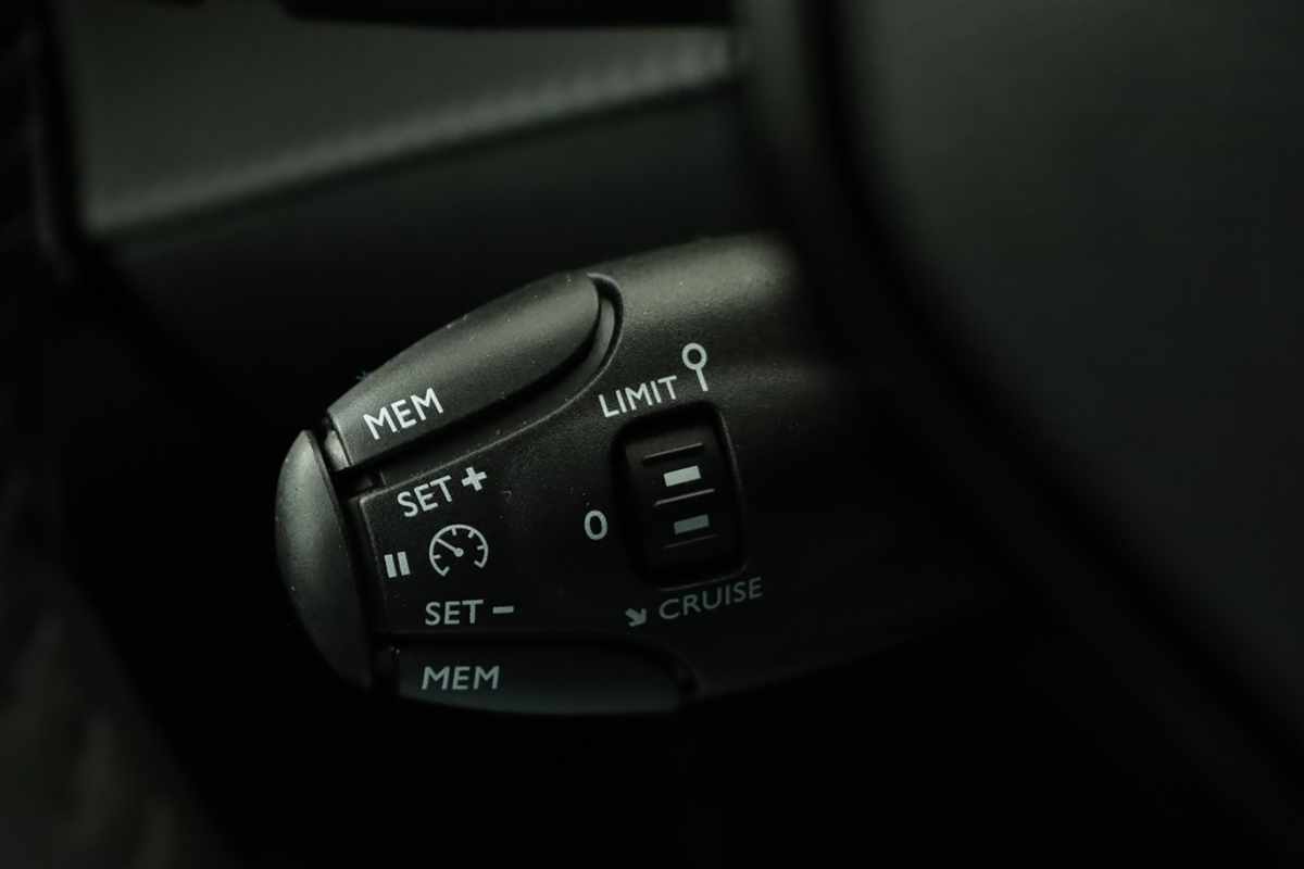 peugeot-e-208-2025-eletrico-0cc
