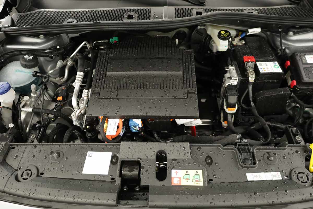peugeot-e-208-2025-eletrico-0cc
