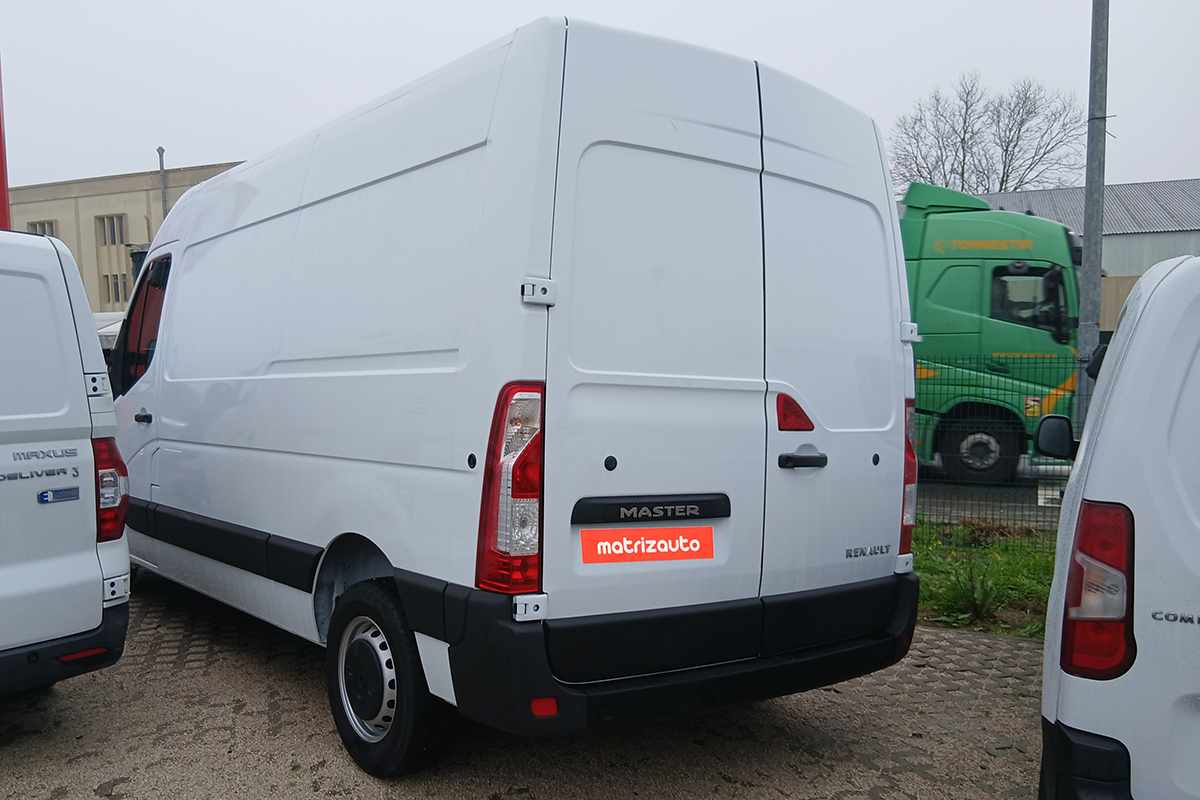 renault-master-2023-diesel-2299cc
