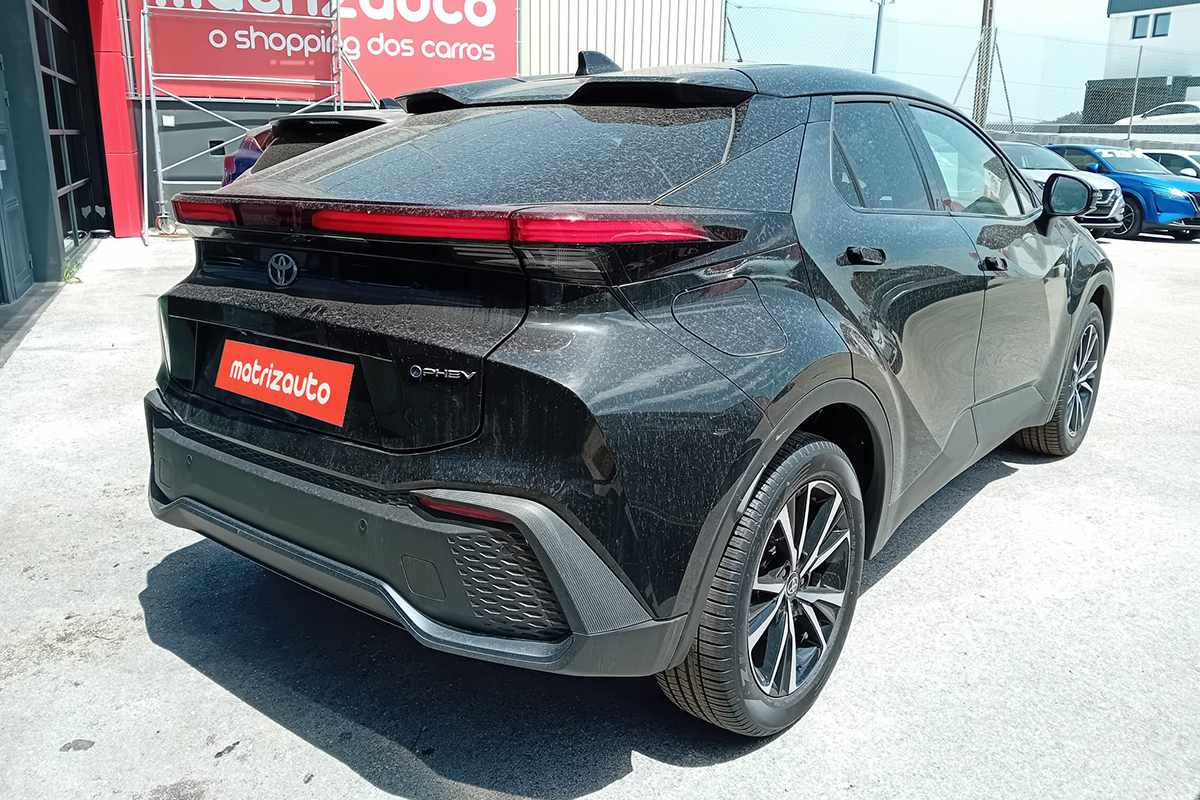 toyota-c-hr-2025-hibrido-a-gasolina-1998cc