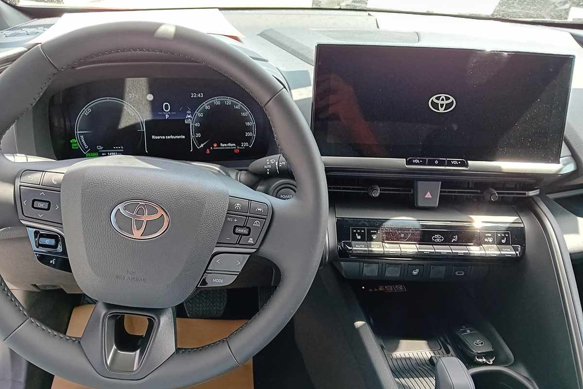 toyota-c-hr-2025-hibrido-a-gasolina-1998cc