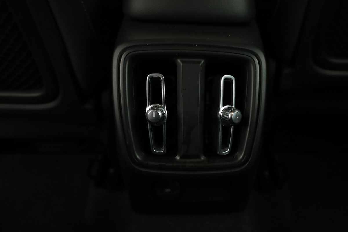 volvo-xc40-2024-gasolina-1477cc