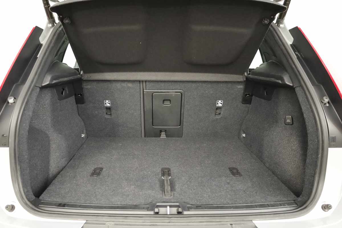 volvo-xc40-2024-gasolina-1477cc