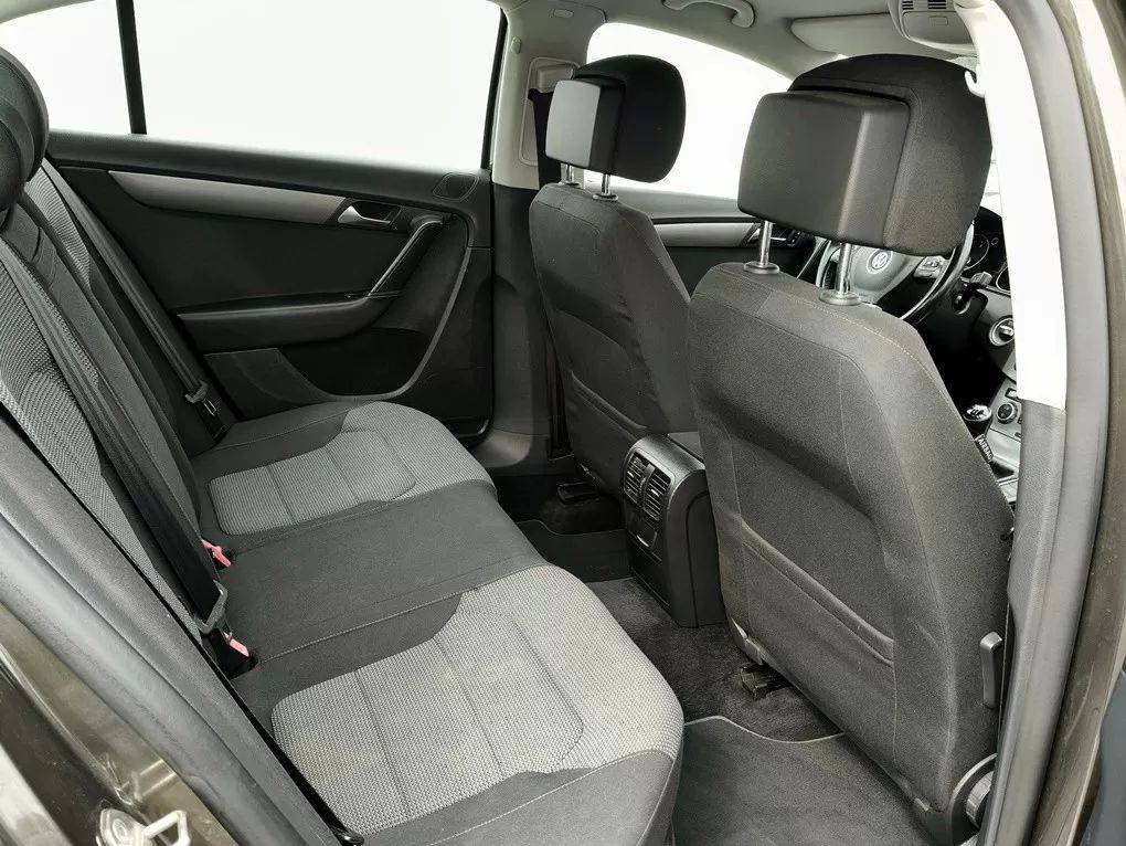 volkswagen-passat-2012-diesel-1598cc