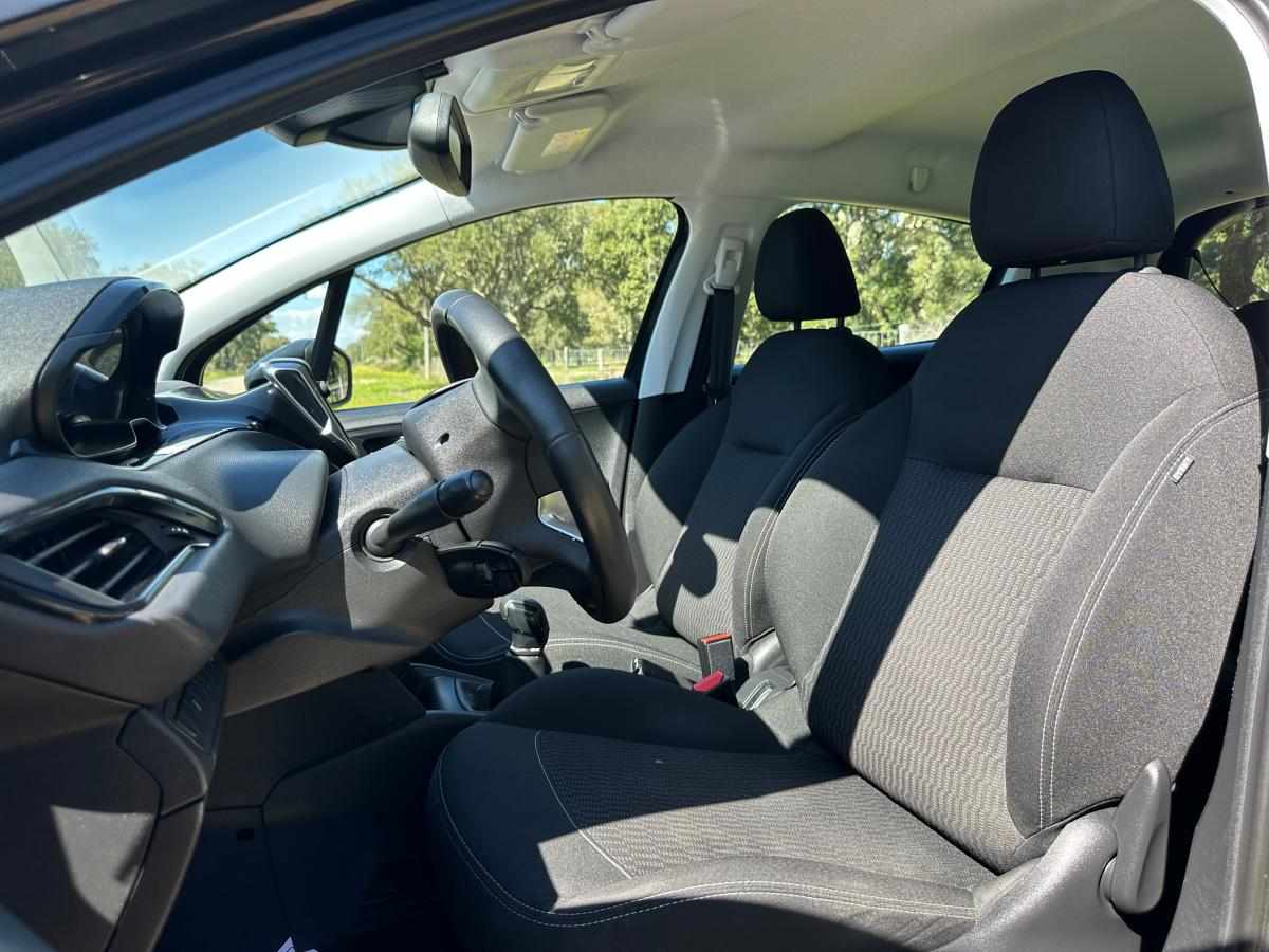 peugeot-208-1-2-vti-2017-gasolina-1199cc