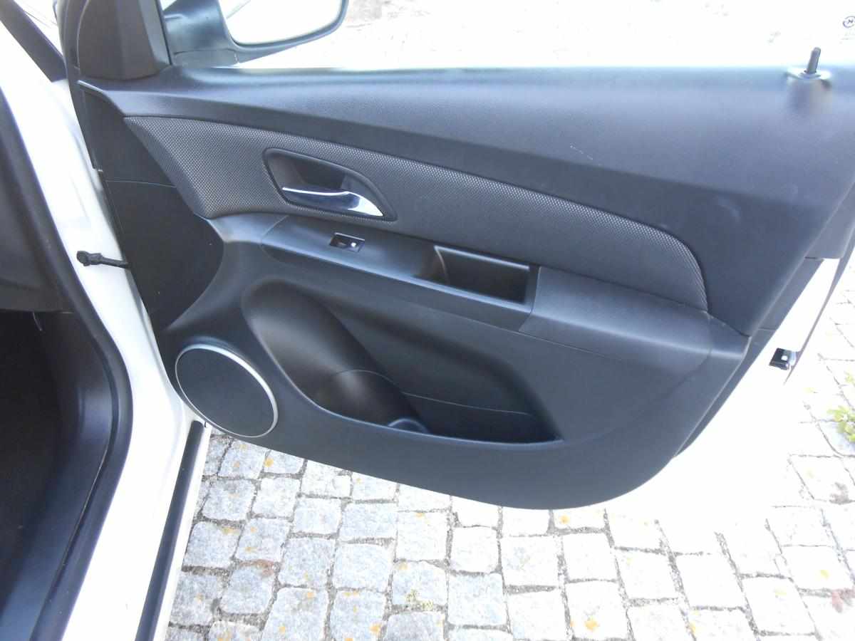 chevrolet-cruze-1-7-td-vcdi-awd-2013-diesel-1686cc