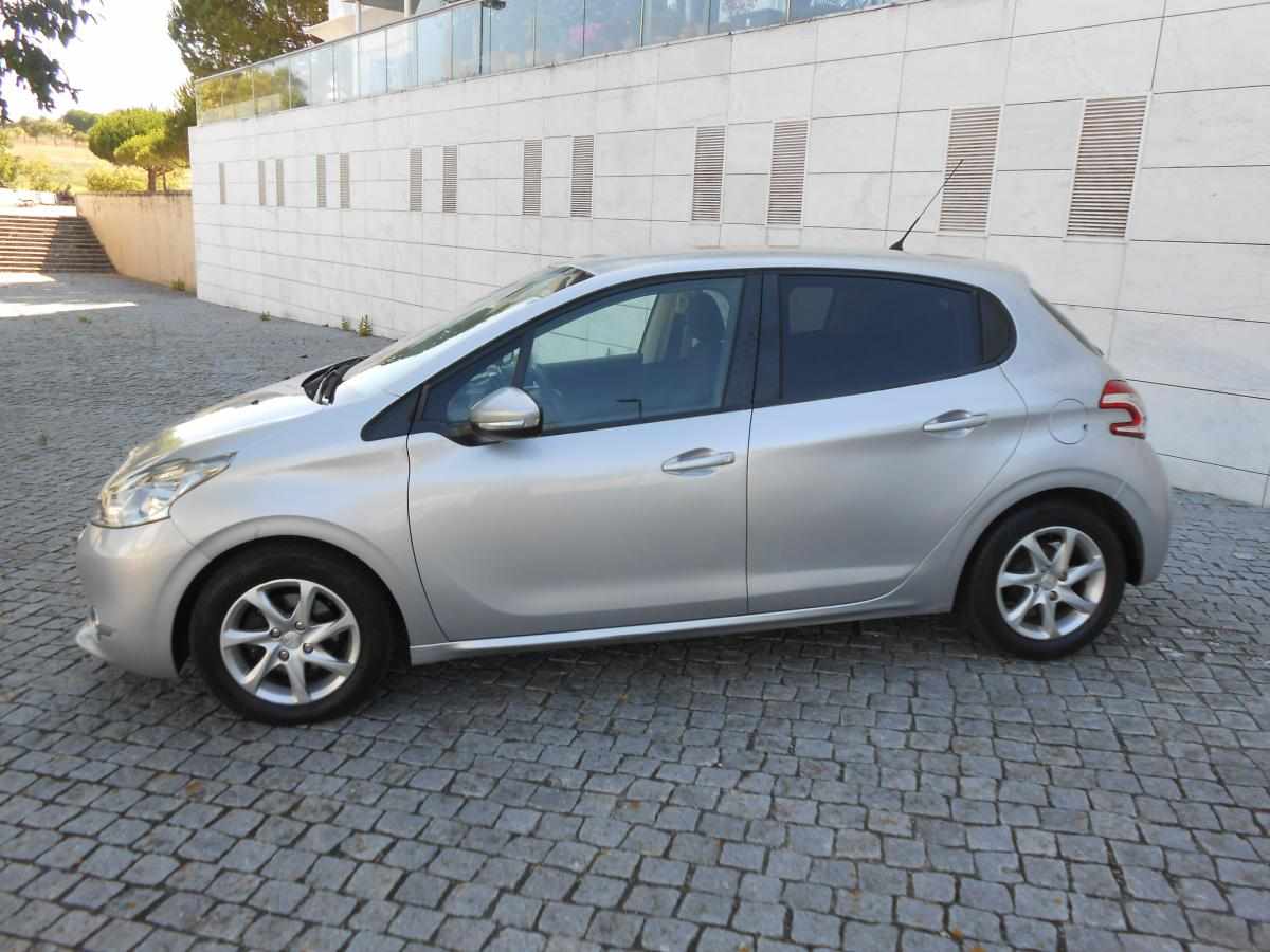 peugeot-208-1-4-hdi-2014-diesel-1398cc
