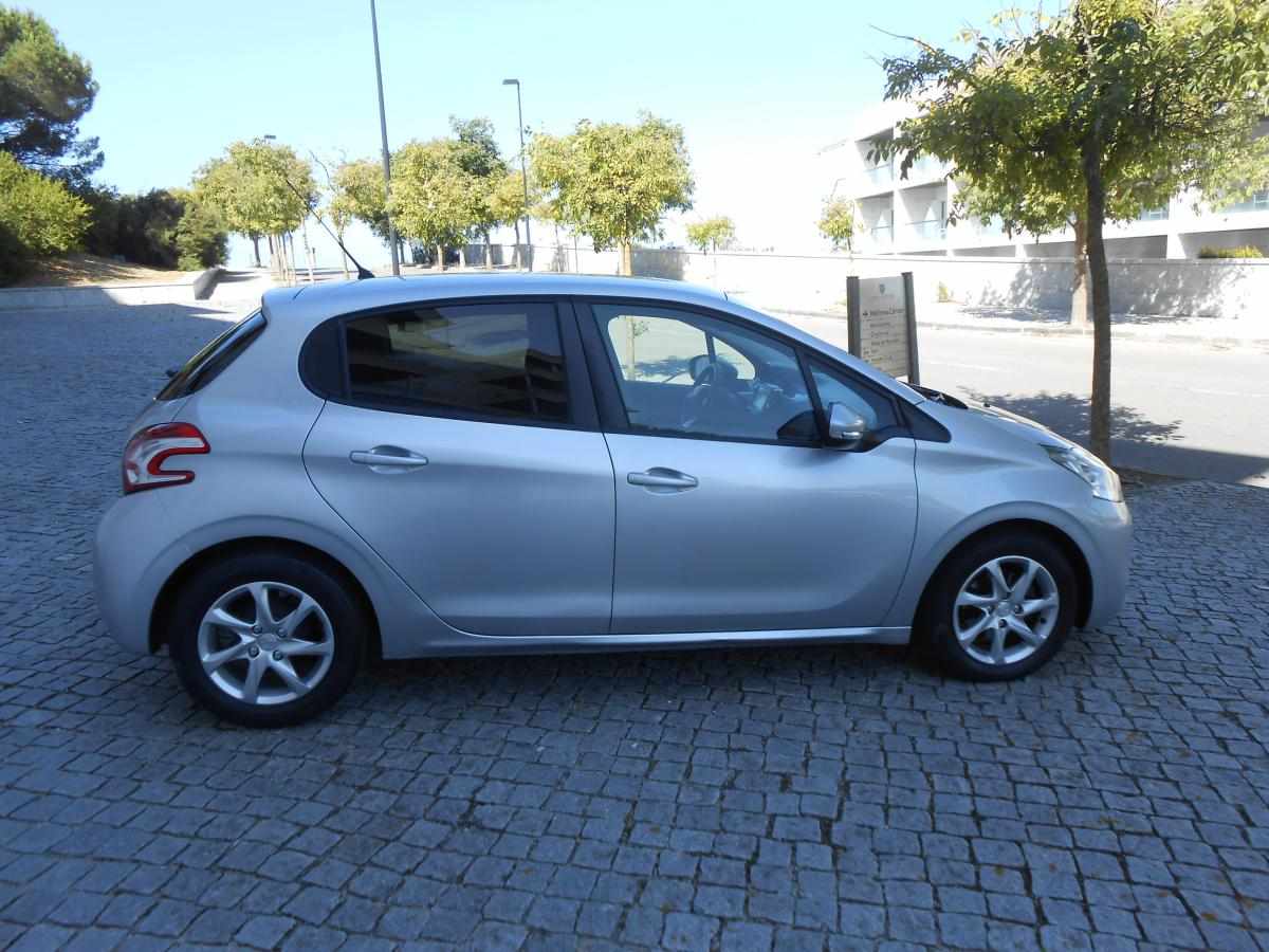 peugeot-208-1-4-hdi-2014-diesel-1398cc