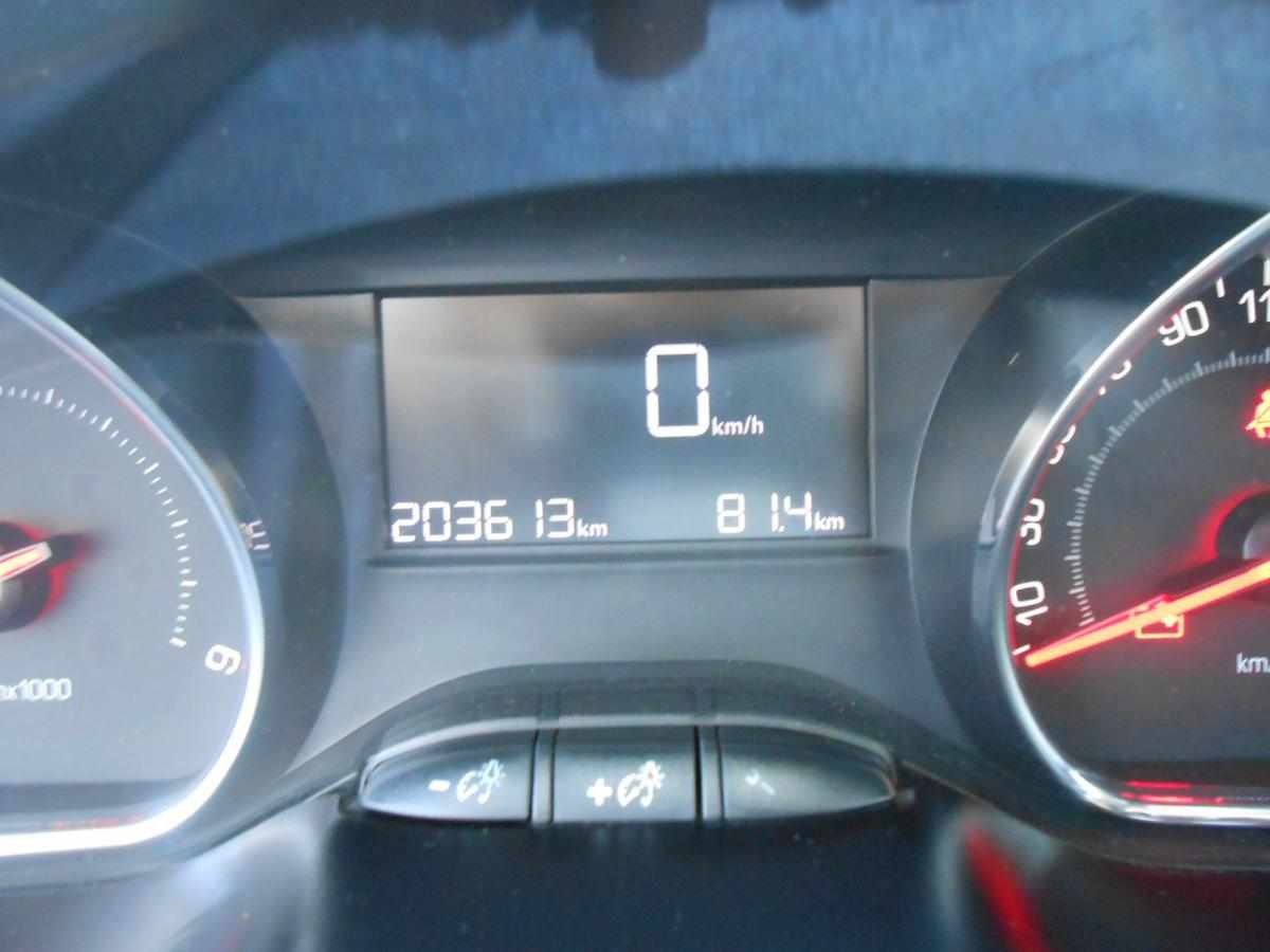 peugeot-208-1-4-hdi-2014-diesel-1398cc
