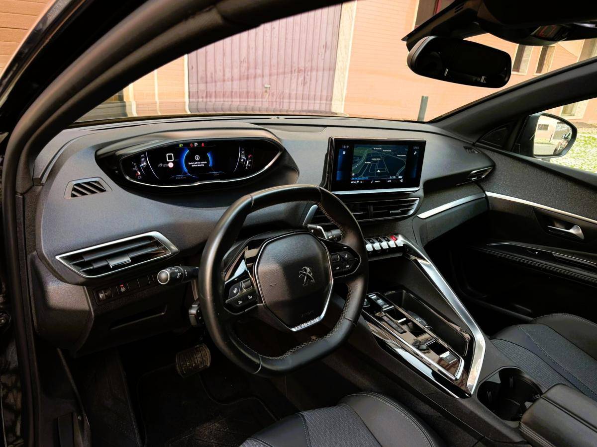 peugeot-5008-2023-gasolina-1199cc