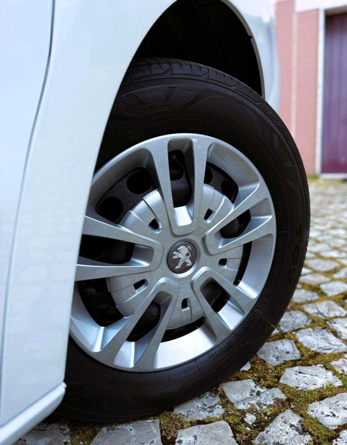 peugeot-traveller-2018-diesel-1560cc