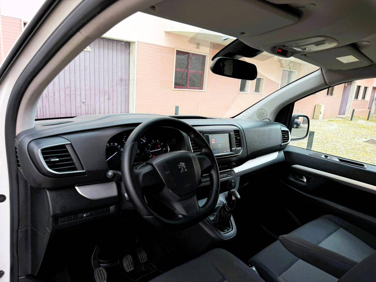 peugeot-traveller-2018-diesel-1560cc