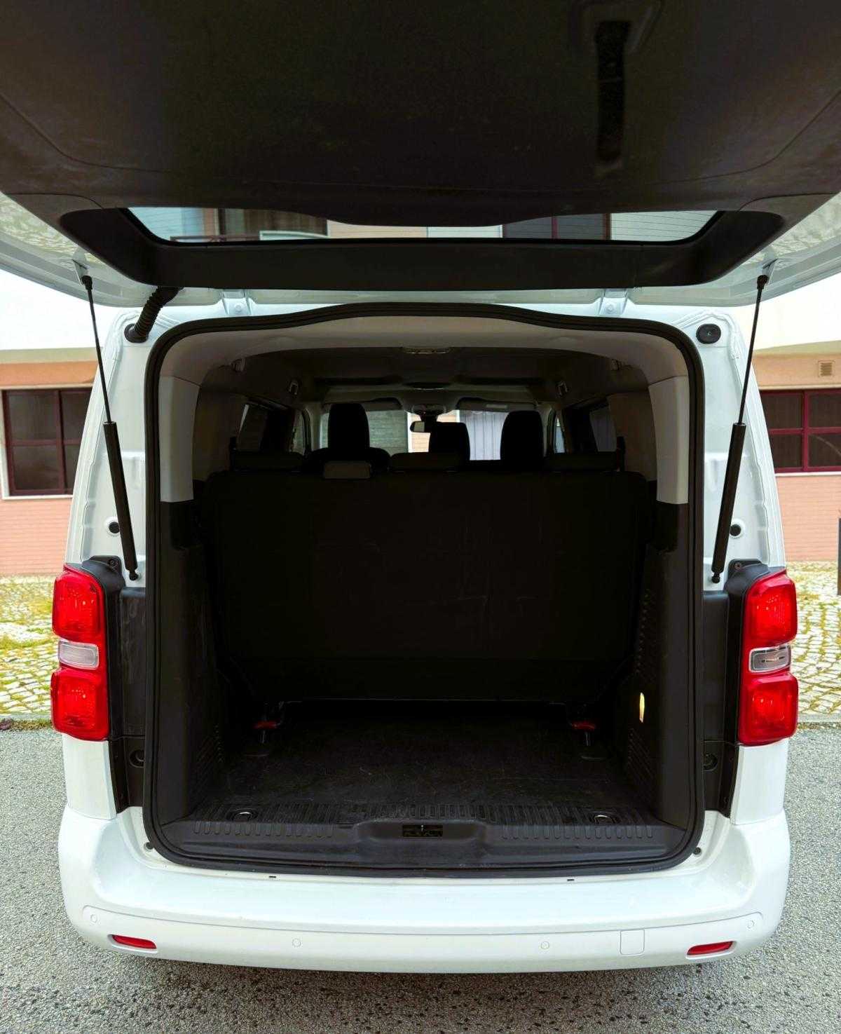 peugeot-traveller-2018-diesel-1560cc