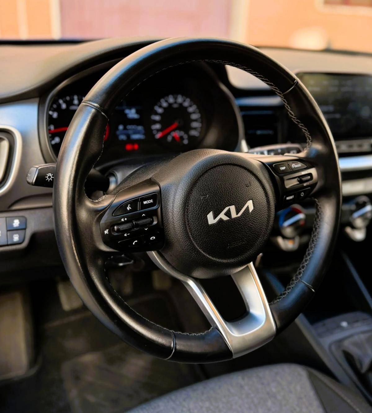 kia-stonic-2024-gasolina-1197cc