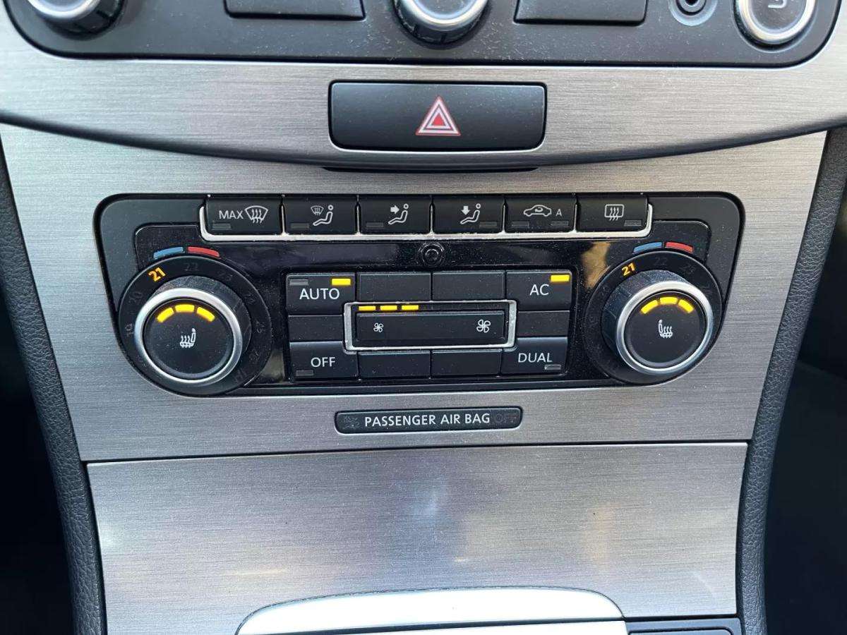 volkswagen-passat-variant-2011-diesel-1598cc