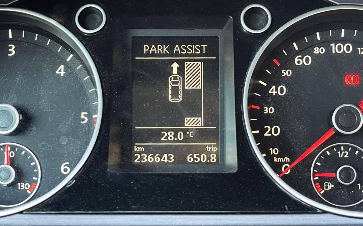 volkswagen-passat-variant-2011-diesel-1598cc