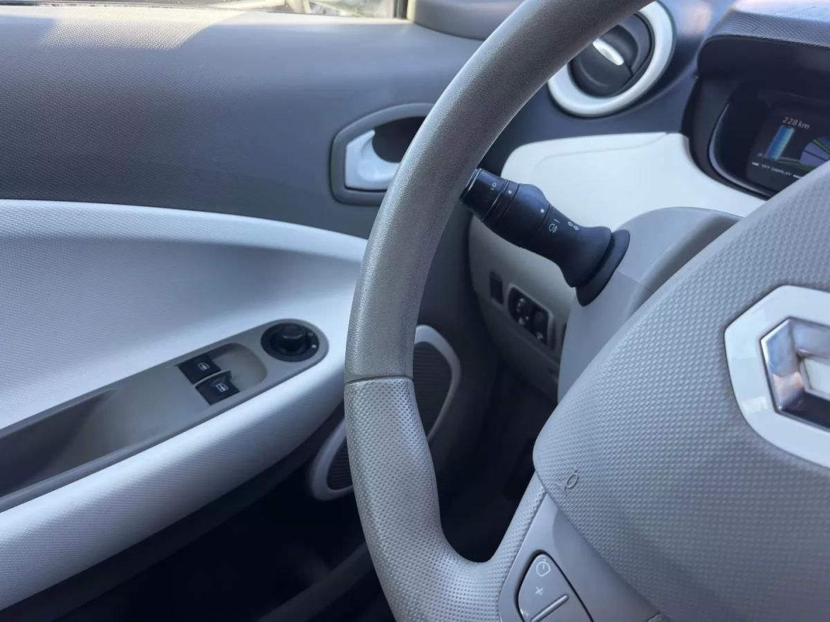 renault-zoe-2018-eletrico-200cc