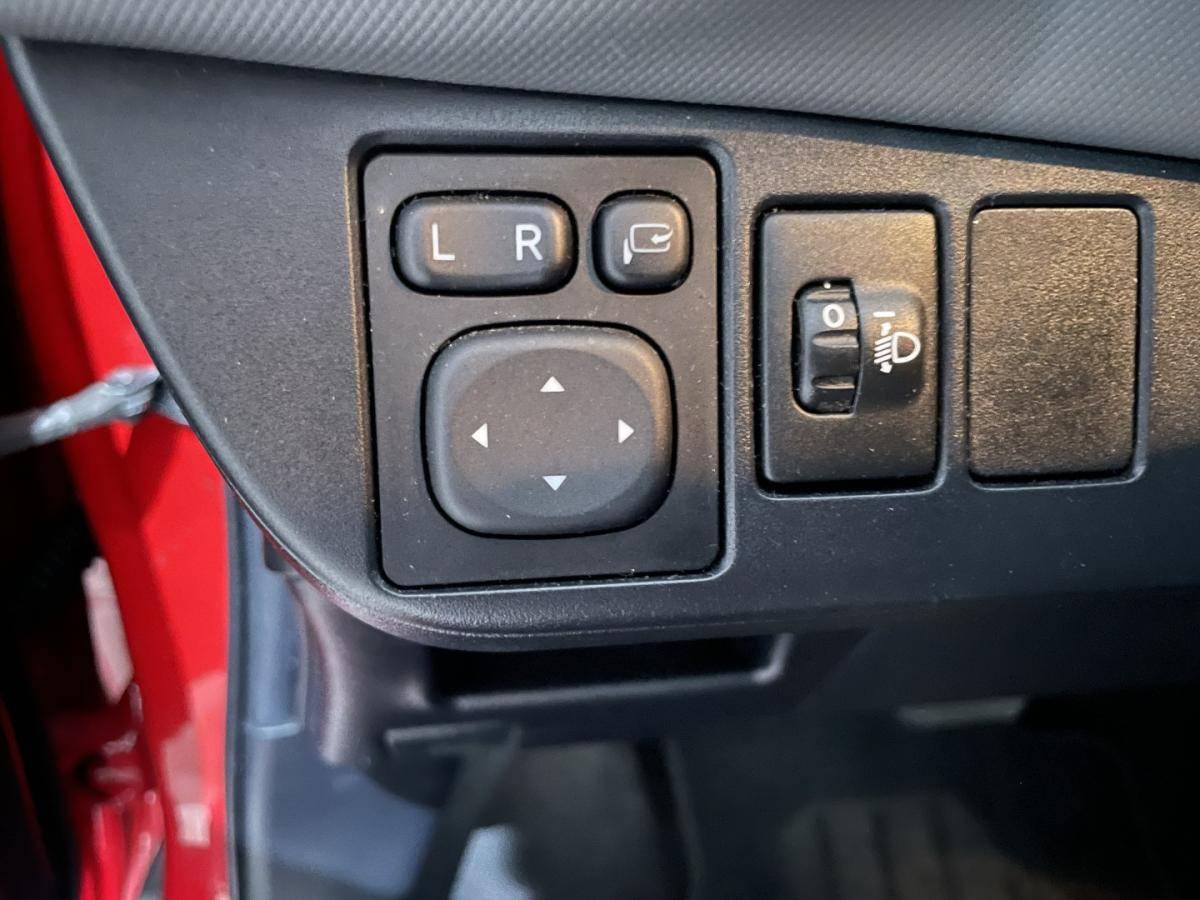 toyota-yaris-2016-hibrido-1497cc