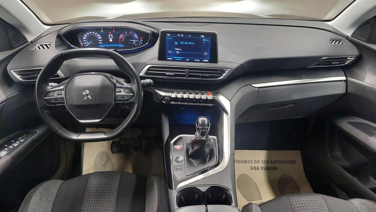 peugeot-5008-2022-diesel-1499cc