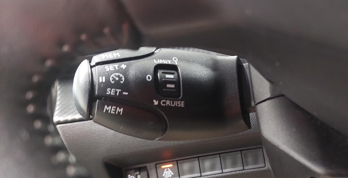 peugeot-208-2021-gasolina-1199cc