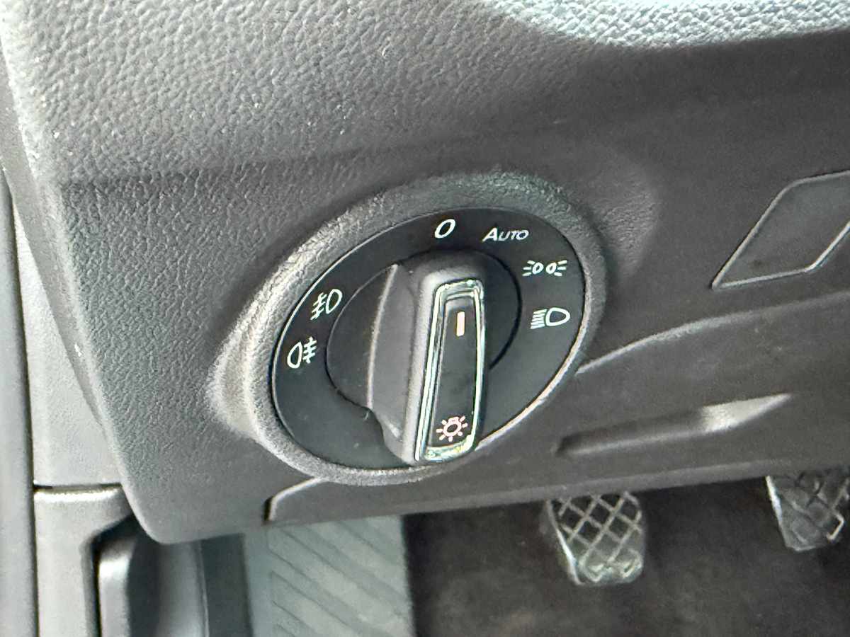 seat-leon-1-6-tdi-2017-diesel-1598cc
