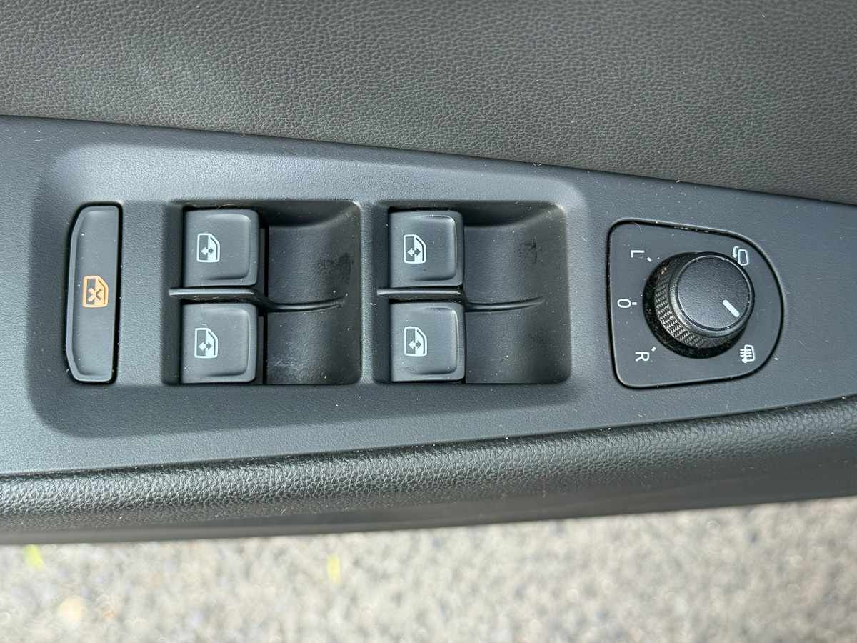 seat-leon-1-6-tdi-2017-diesel-1598cc
