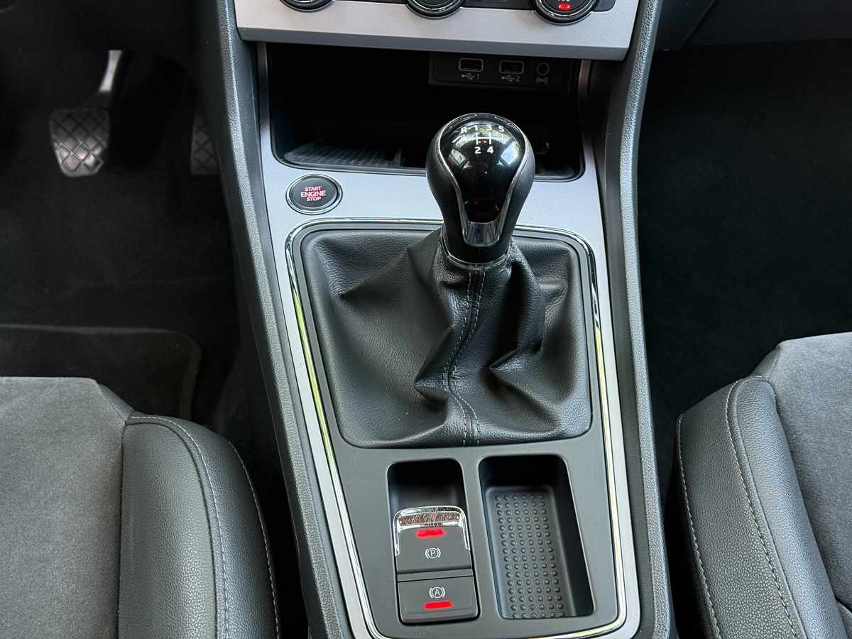 seat-leon-1-6-tdi-2017-diesel-1598cc