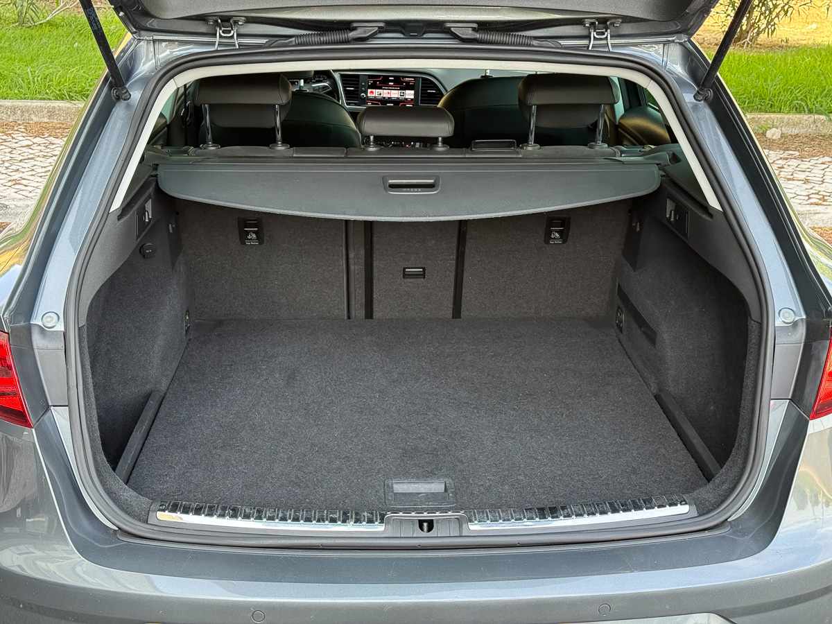 seat-leon-1-6-tdi-2017-diesel-1598cc