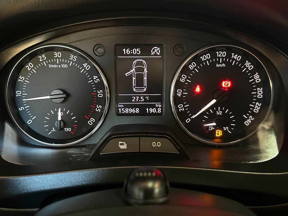 skoda-rapid-1-6-tdi-2014-diesel-1598cc