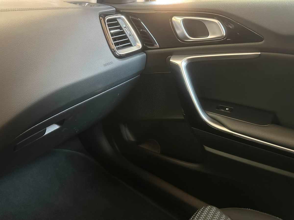 kia-ceed-1-6-crdi-2023-diesel-1598cc