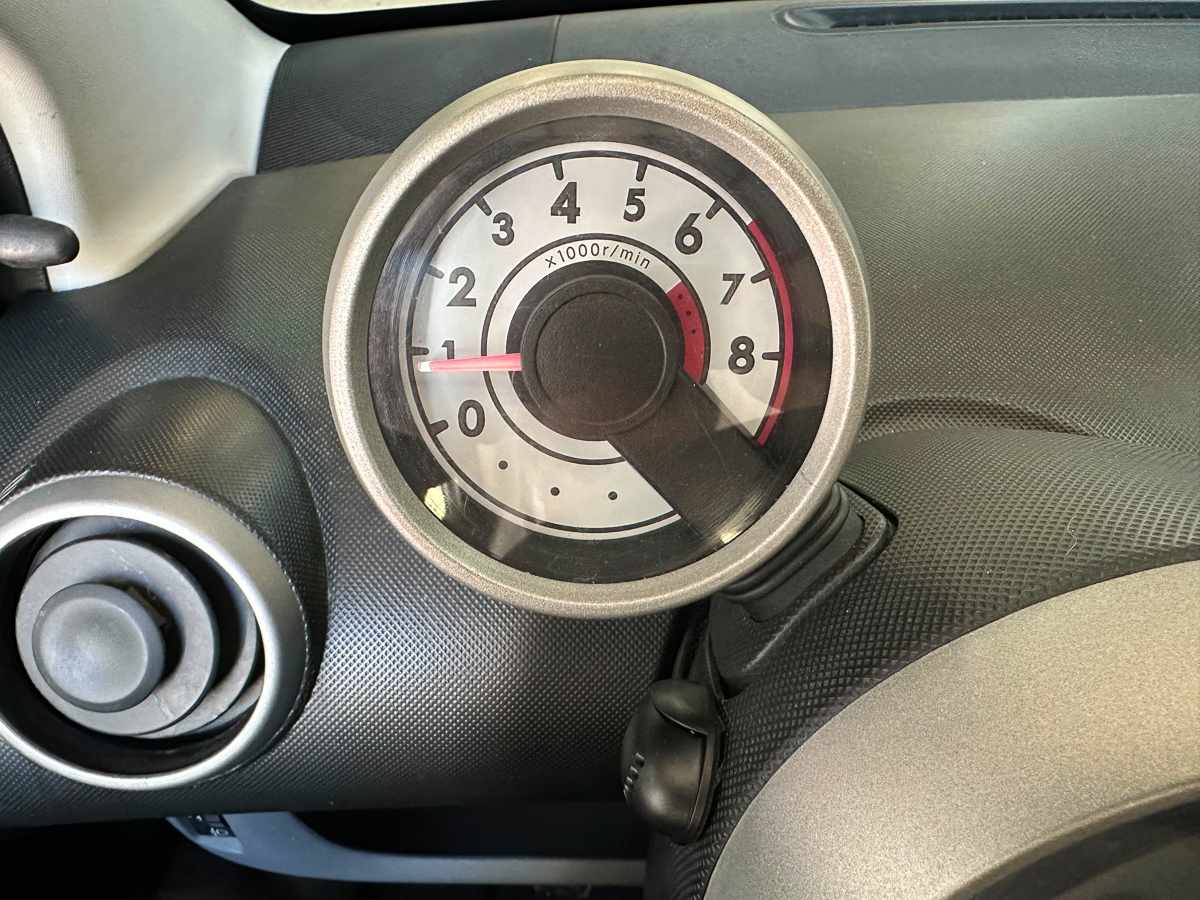 peugeot-107-1-0-2010-gasolina-998cc