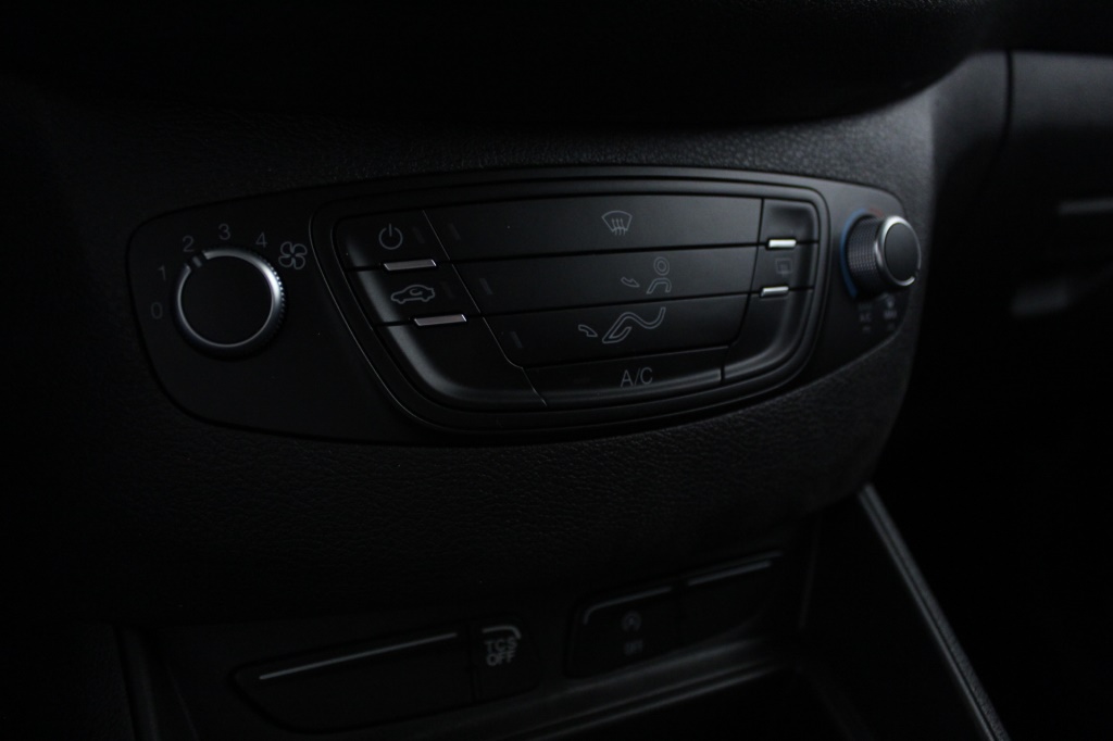 ford-transit-2023-diesel-1499cc