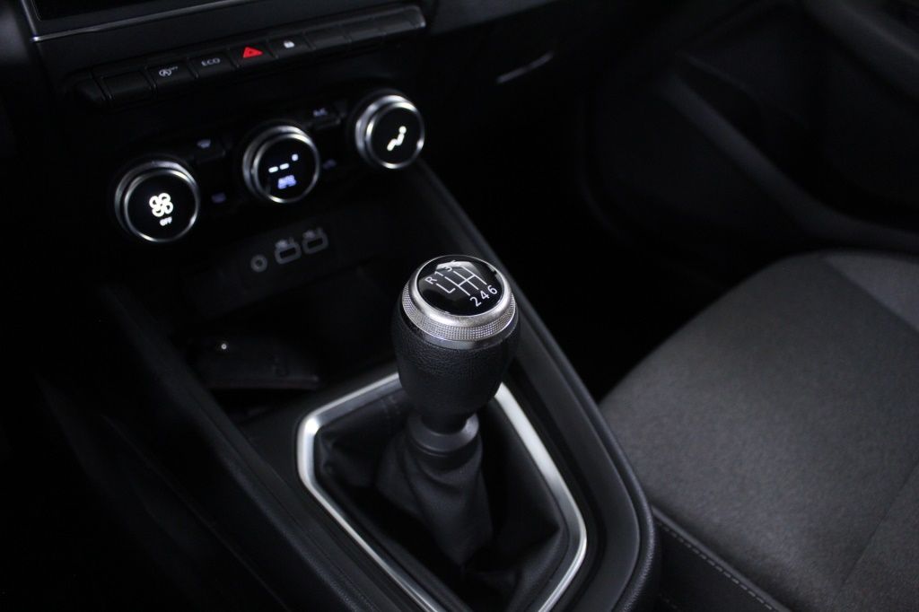 mitsubishi-colt-2024-gasolina-999cc