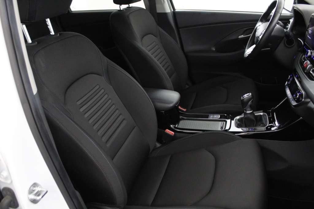 hyundai-i30-2024-gasolina-998cc