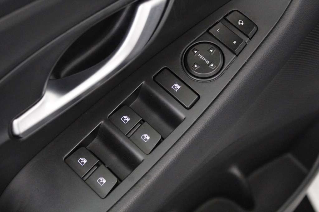 hyundai-i30-2024-gasolina-998cc
