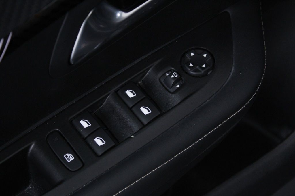 peugeot-208-2025-hibrido-1199cc