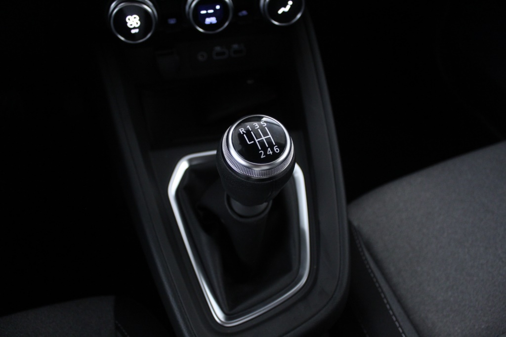 mitsubishi-colt-2024-gasolina-999cc