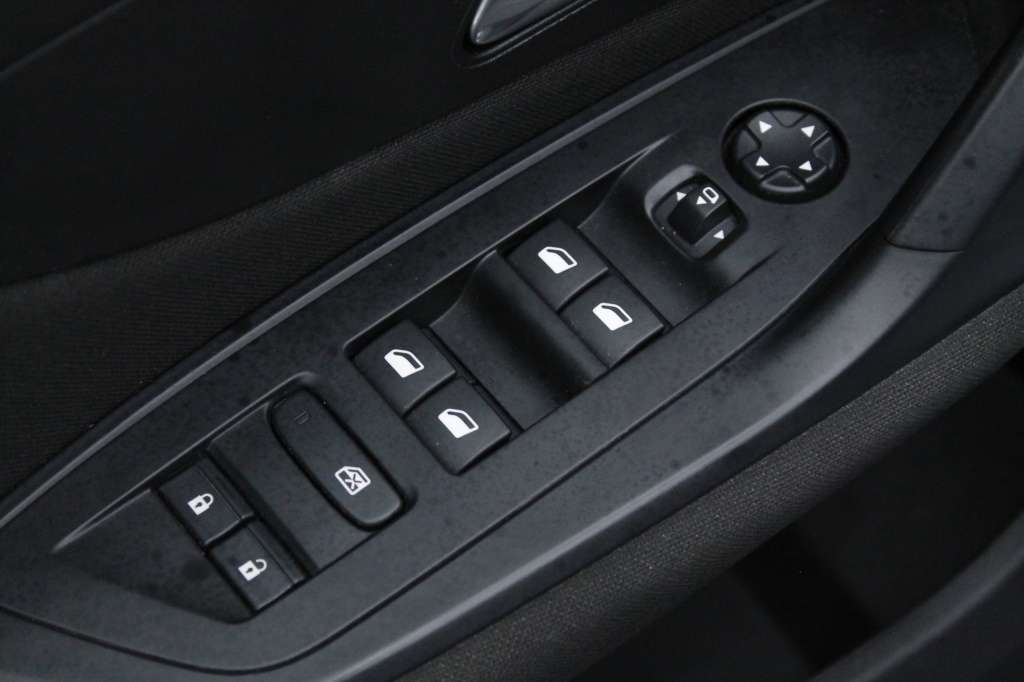 peugeot-308-sw-2025-hibrido-1199cc
