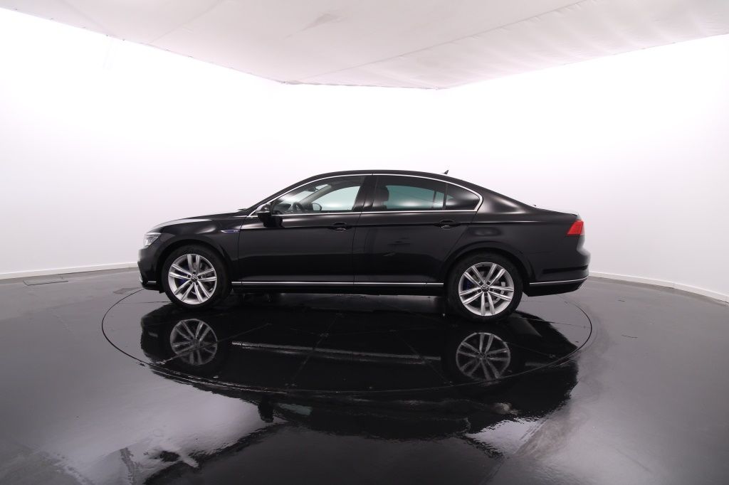 volkswagen-passat-2023-hibrido-1395cc