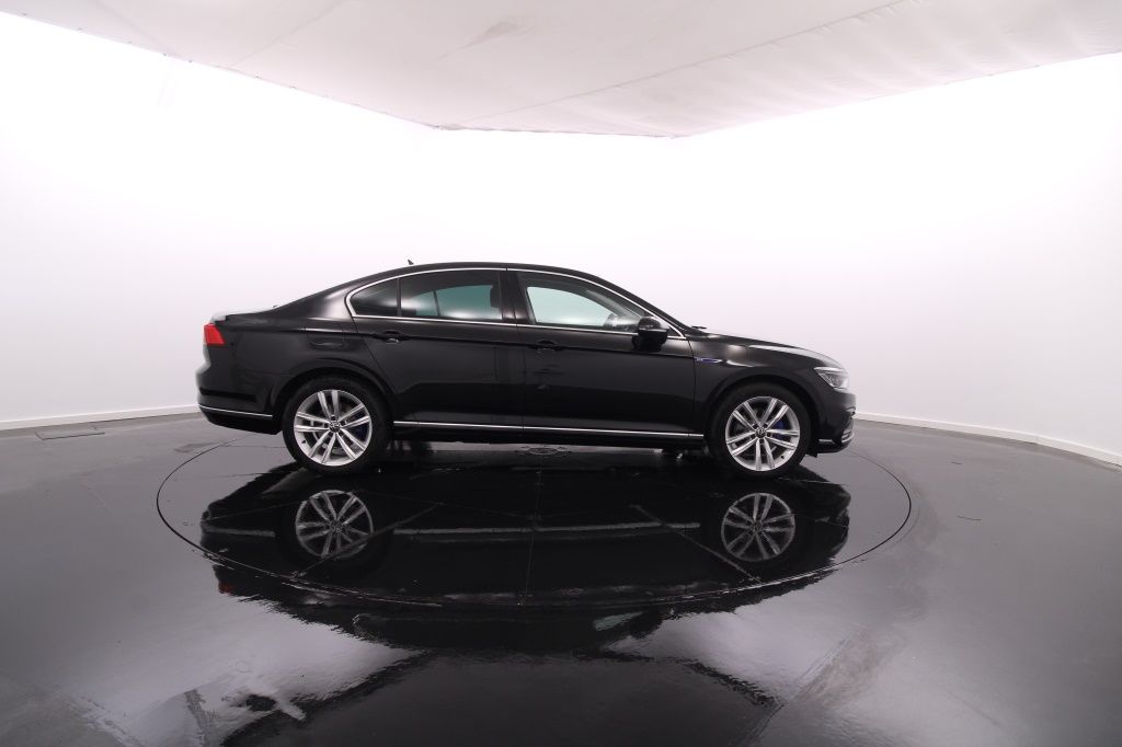 volkswagen-passat-2023-hibrido-1395cc